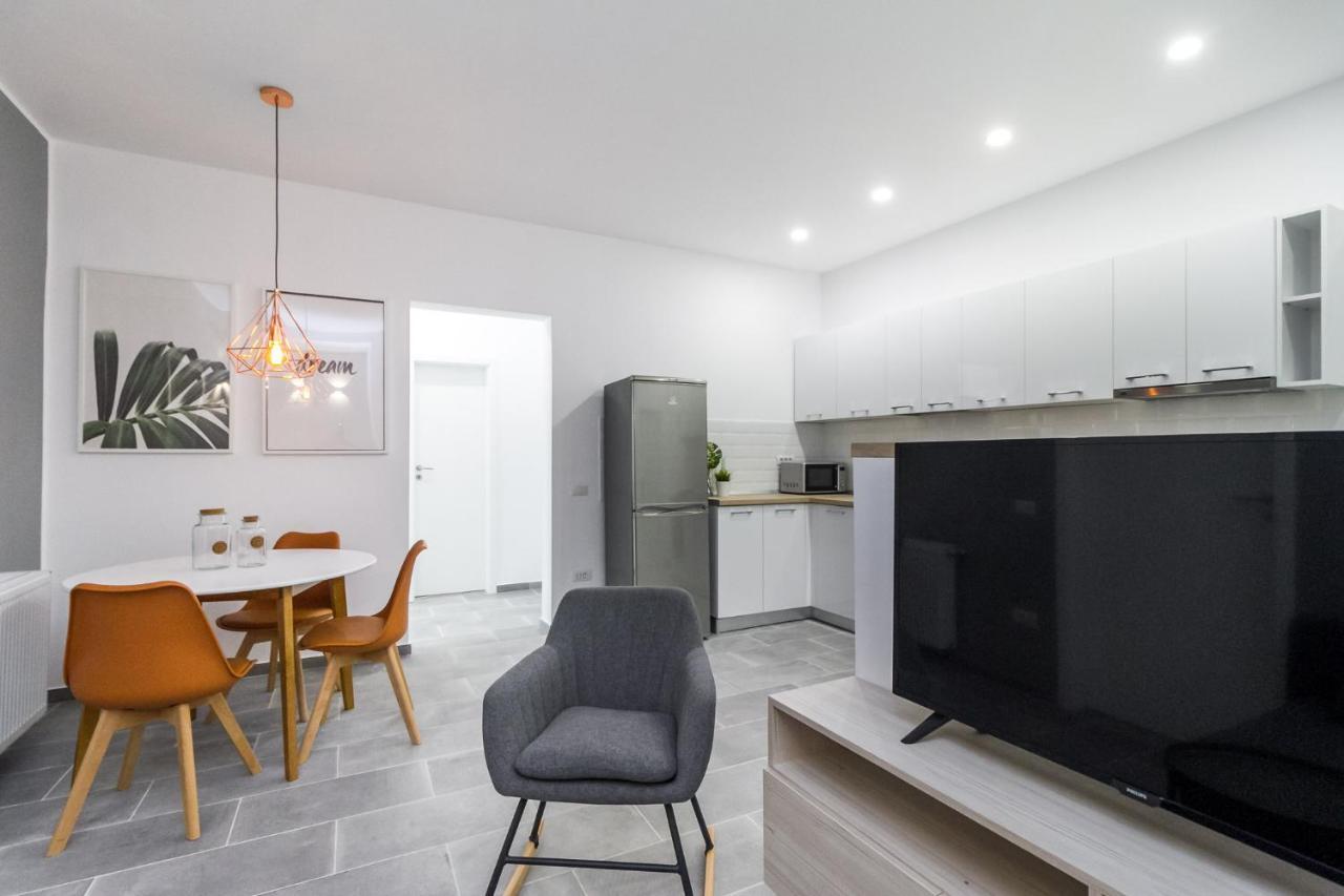 Modern Apartment In The Heart Of Bükreş Dış mekan fotoğraf