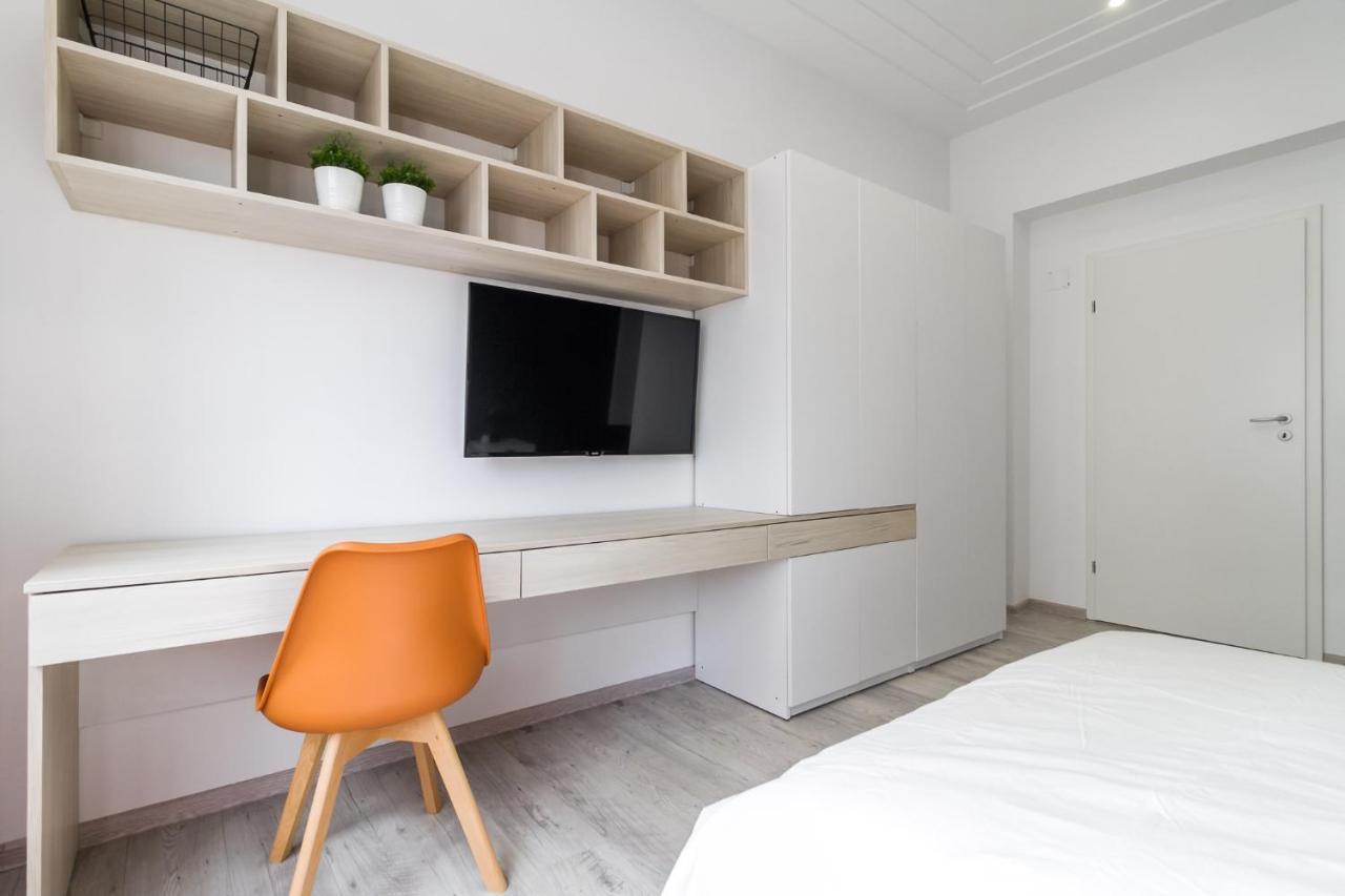 Modern Apartment In The Heart Of Bükreş Dış mekan fotoğraf